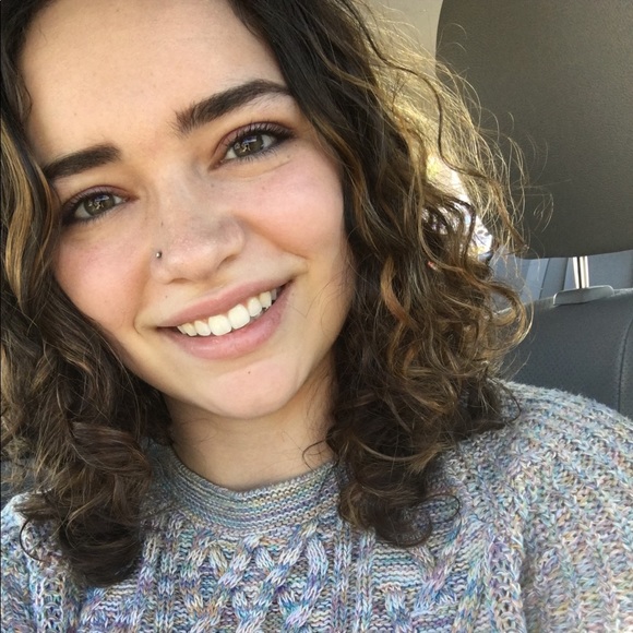 Meet your Posher, Selena - Picture 1 of 1